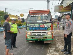 Termasuk Rangkaian Operasi Keselamatan Menumbing, Polres Basel Berikan Imbauan Keselamatan Lalu Lintas pada Supir Truk