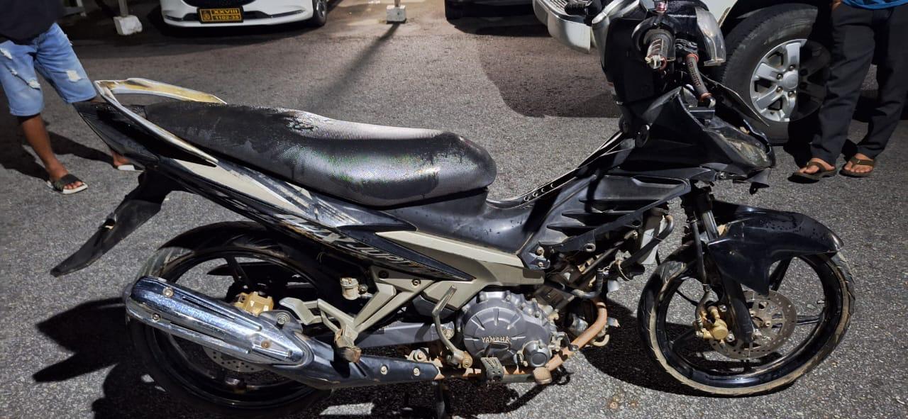 Foto : Kendaraan sepeda motor yang terlibat kecelakaan di Jalan Sawah Mancung - Belit, Desa Mancung, Kelapa, Kabupaten Bangka Barat (Babar). (Humas Polres Babar)