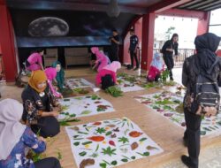 Keseruan Pelatihan Ecoprint dalam Pertemuan BKOW, Safriati Safrizal Apresiasi Perkumpulan Srikandi Kreatif Indonesia