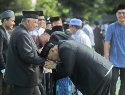Bupati dan Wakilnya Salat Idulfitri di Gelora Mentok, Sukirman Minta Masyarakat Dukung Pembangunan
