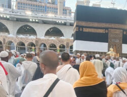Tips Terhindar dari Heat Stroke, Jemaah Haji Diimbau Minum Air Putih Jangan Menunggu Waktu Haus Saja