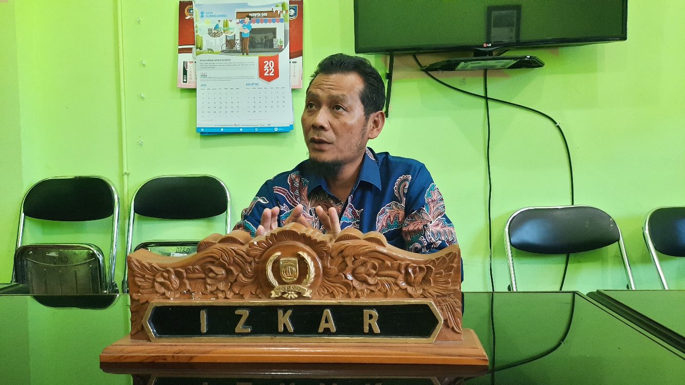 Anggota Komisi II Dewan Perwakilan Rakyat Daerah (DPRD) Kabupaten Bangka Barat, Izkar (Dok/Babelhits.com)