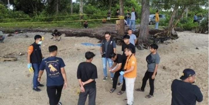 Foto : Satreskrim Polres Bangka Barat, olah tempat kejadian perkara (TKP) di Pantai Gelem, Kecamatan Tempilang, Kabupaten Bangka Barat. (dok/Humas Polres Babar)