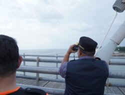 Pj Gubernur Safrizal Pantau Pengiriman Logistik yang Tertunda akibat Kandasnya Kapal di Perairan Alur Pangkalbalam