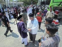 Bupati Lepaskan Jemaah Haji Mentok, Sukirman Ingatkan Jaga Kesehatan Selama Beribadah