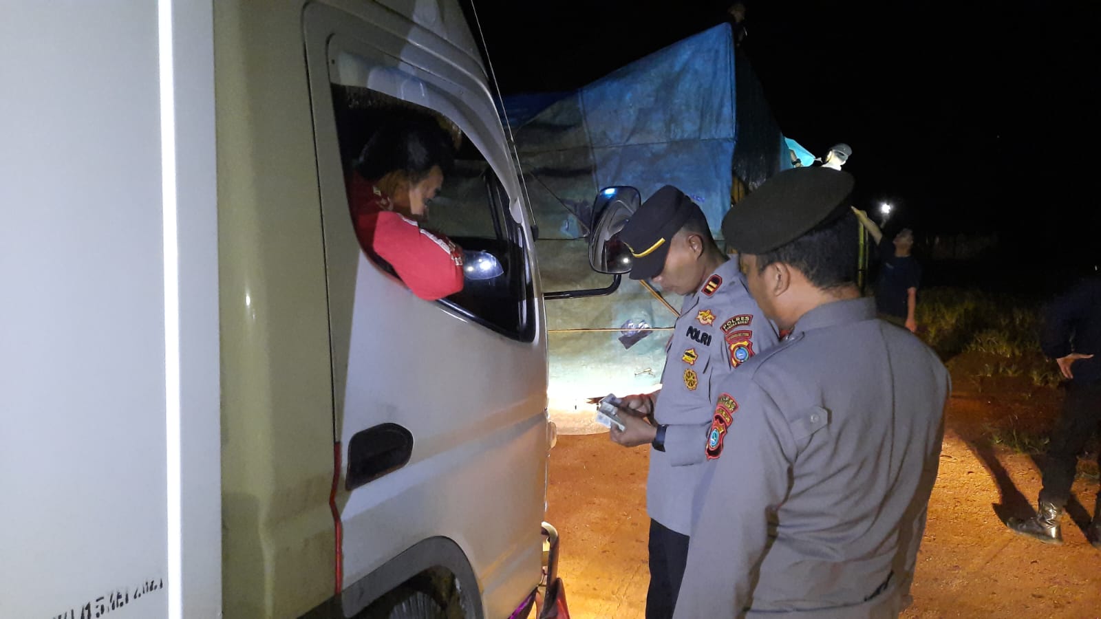 Foto : Jajaran Polres Bangka Barat melakukan razia di Pelabuhan Tanjung Kalian, Mentok Bangka Barat, Rabu (10/7/2024). (Dok/Humas Polres Babar)