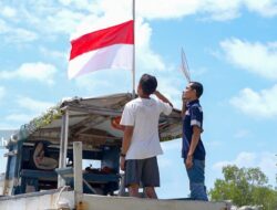Sambut Semarak Hari Kemerdekaan ke-79 RI, PT Timah Bagikan 480 Lembar Bendera Merah Putih ke Warga