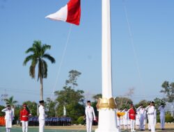 Penurunan Bendera Merah Putih di Lapangan Kantor Gubernur Babel Berlangsung Lancar dan Khidmat