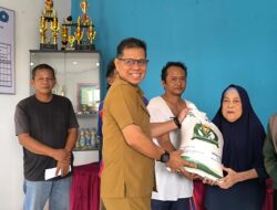 Komitmen Entaskan Kemiskinan Ekstrem, Pemkot Pangkalpinang Salurkan Bantuan Beras Gratis untuk 194 KPM Kelurahan Sriwijaya