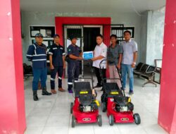 Momen PT Timah Serahkan Dua Unit Mesin Potong Rumput ke Desa Pasir Putih Bangka Selatan