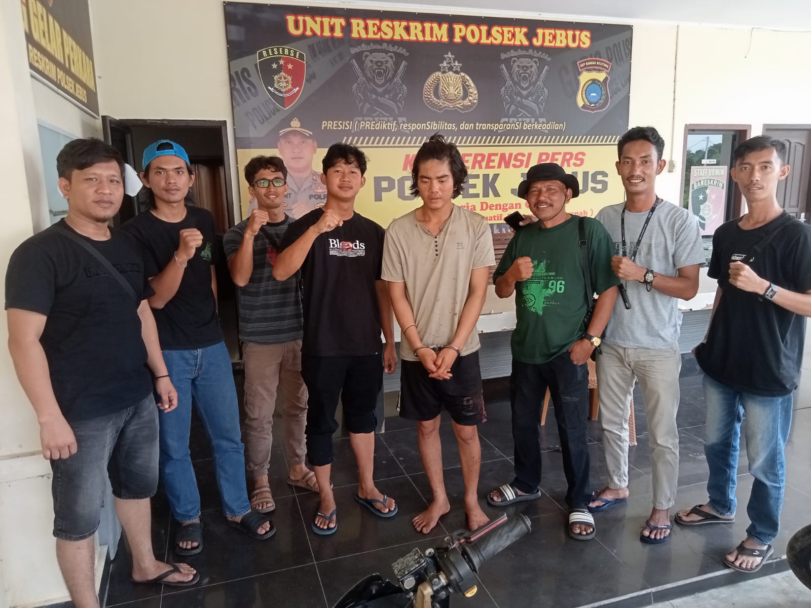 Unit Reskrim Polsek Jebus berhasil mengamankan seorang pria bernama Herman (24) yang diduga pelaku penikaman yang menyebabkan korban Khoirudin alias Didon (22) meninggal dunia.