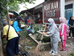 TP PKK Pangkalpinang Lakukan Aksi Bersih-bersih di Pasar Ratu Tunggal, Wujudkan Lingkungan Sehat Lewat Gotong Royong