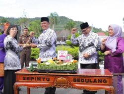 Upacara Peringatan Hari Guru Nasional, Pj Gubernur Sugito Sampaikan Pentingnya Peran Guru