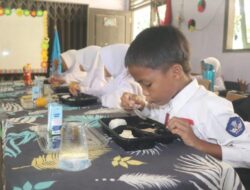 Sebanyak 118 Paket Makan Siang Gratis Dibagikan di SDN 12 Pemali