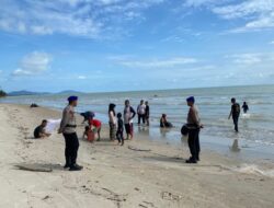 Jelang Tahun Baru, Polisi Siaga Beri Imbauan Keamanan bagi Pengunjung Wisata Pantai