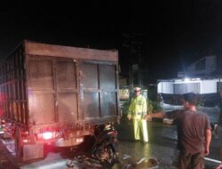 Polisi Tangani Kecelakaan Lalu Lintas Sepeda Motor Tabrak Truk Parkir di Bangka Tengah