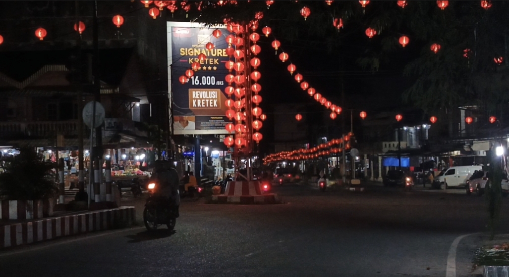 Ratusan lampion hiasi pasar Parittiga, Bangka Barat.