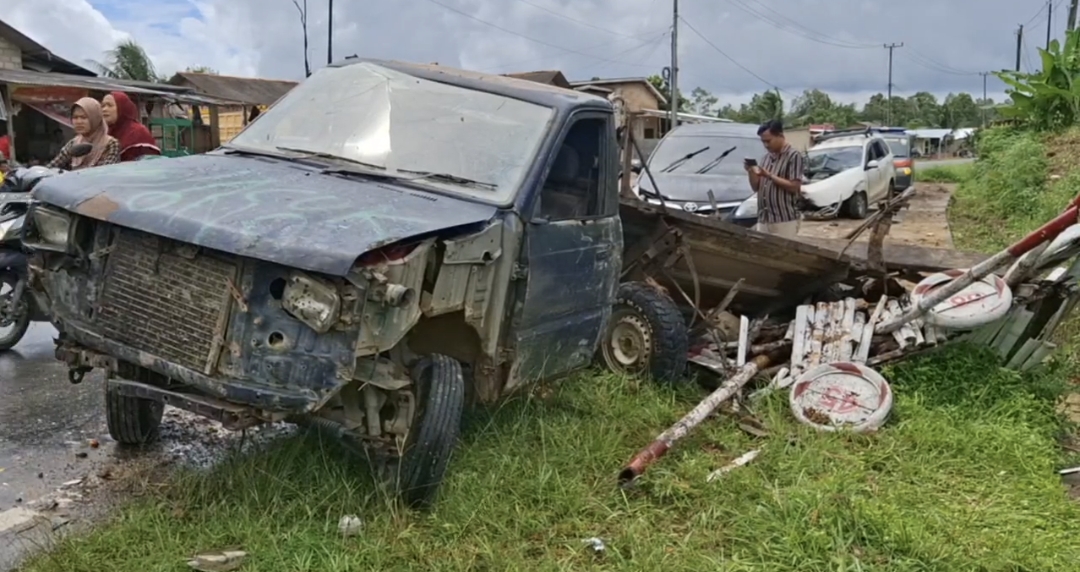 Kecelakaan beruntun melibatkan tiga unit mobil di Kecamatan Simpang Teritip, Kabupaten Bangka Barat, pada Jumat (20/12/2024) lalu. 