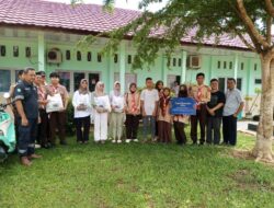 Bersama SMA Negeri Simpang Teritip, PT Timah Salurkan Sejumlah Bantuan Paket Sembako untuk Anak Yatim dan Piatu
