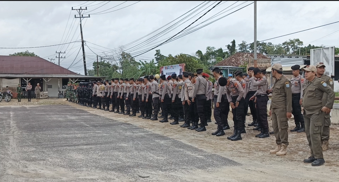 Caption  : APEL GELAR PASUKAN --Pengamanan PSU di Desa Sinar Manik, Kecamatan Jebus, Kabupaten Bangka Barat.