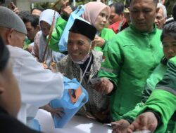 Ribuan Bingkisan dan Suvenir Dibagikan untuk Masyarakat di Istana Kepresidenan Jakarta