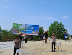 Polres Bangka Barat Bersama SMPN 5 Mentok Tanam 300 Bibit Pohon di Lahan Kritis