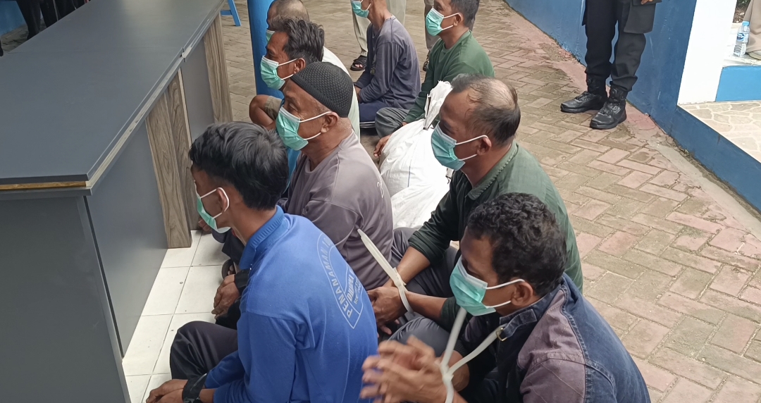 Para pelaku penyelundup 5 ton pasir timah.