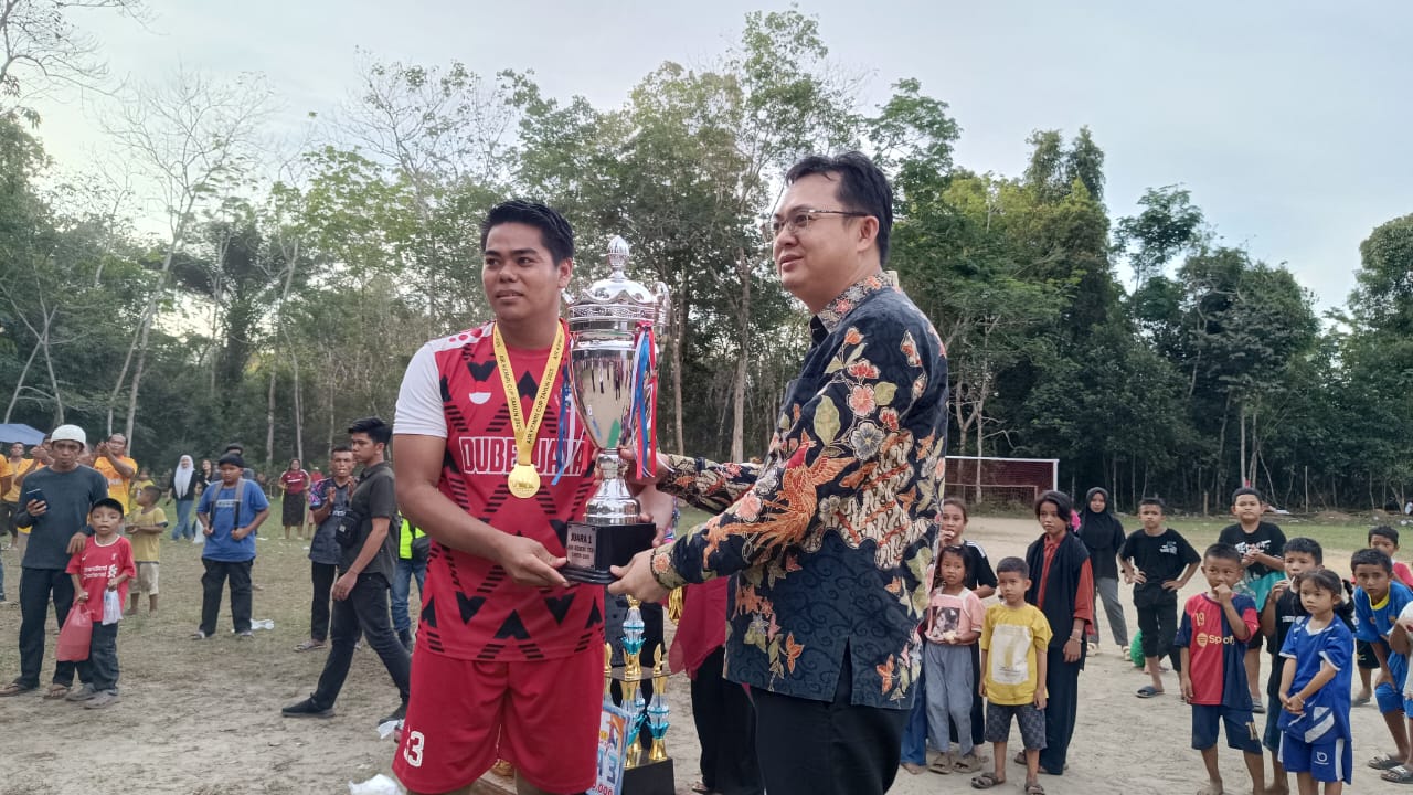 Tim kesebelasan Belit Putra keluar sebagai juara turnamen Air Kemiri Cup 2025.