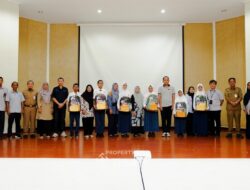 Momen Serah Terima Simbolis, Orang Tua Hantarkan Siswa Penerima Beasiswa Pemali Boarding School PT Timah