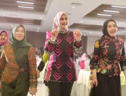 Kenakan Batik Kater Desain Sendiri, Noni Hidayat Arsani Ikuti Gala Dinner di IKN