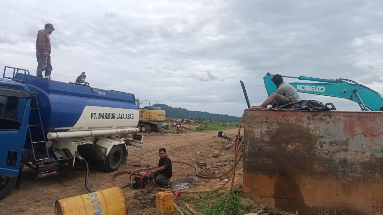 Mobil pengangkut BBM. (Ist)