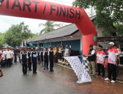 Walau Gerimis, Penonton Gerak Jalan di Belitung Timur Tetap Antusias