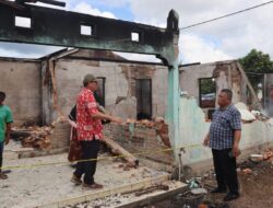 Korban Kebakaran di Desa Mempaya Beltim Terima Santunan Tunai dan Bantuan dari Bupati Kamarudin