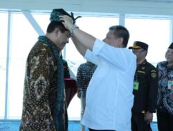 Gubernur Babel Sambut Kedatangan Kabarantin dengan Pemakaian Destar, Simbol Menyambut Tamu Kehormatan