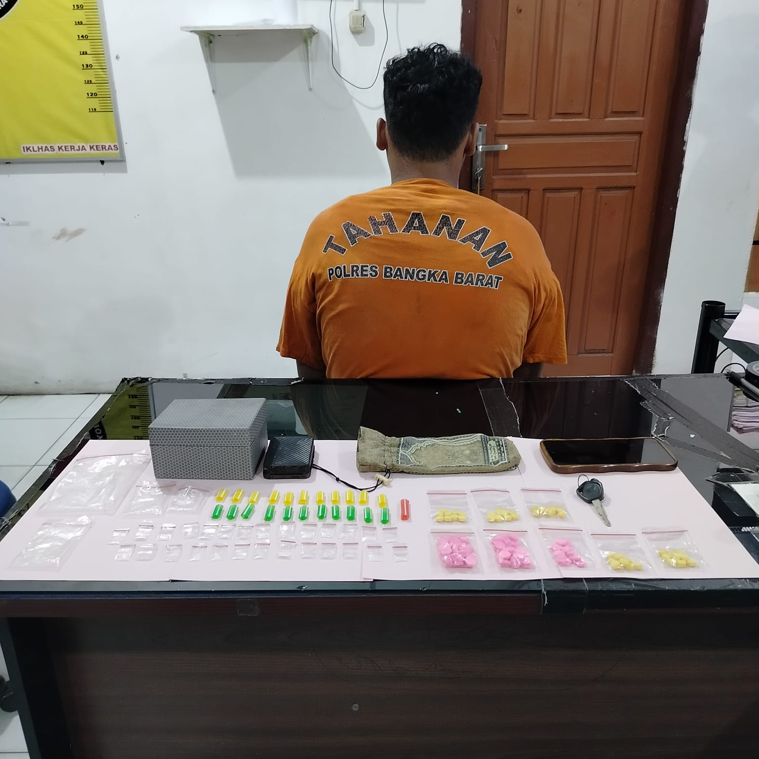 Warga Mentok diamankan Satuan Reserse Narkotik, Polres Bangka Barat diduga simpan ekstasi dan sabu.