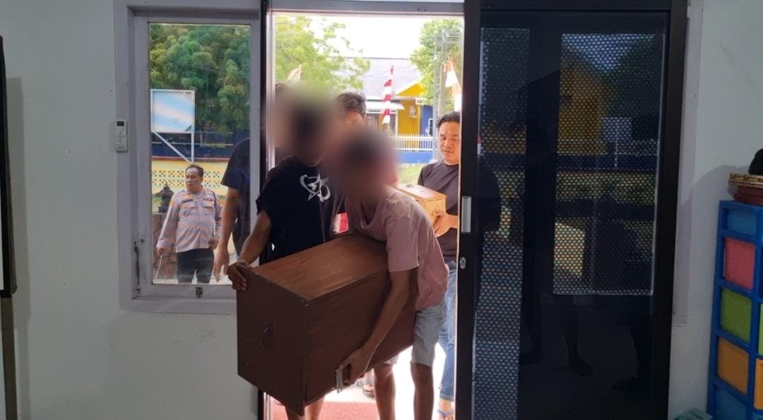 Dua terduga pelaku pencuri kotak aman di Mentok diamankan Polisi. (Ist)