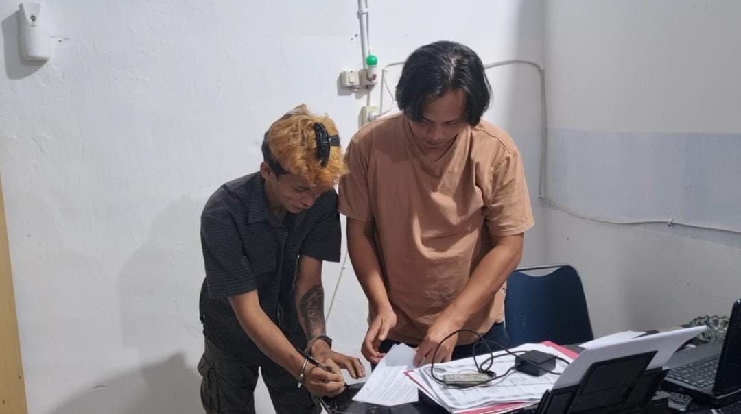 Pelaku pencuri motor jemaah Masjid (rambut pirang) diamankan jajaran Polsek Mentok.