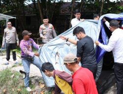 Momen Polda Babel Tebar 100 Kilogram Ikan Patin di Kolam Taman Bhaypark