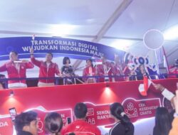 Momen Karnaval Kemerdekaan, Kemkomdigi Tampilkan Ponsel Raksasa dan Robot AI