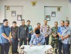 Pemkab Babar Serahkan Dana Hibah Miliaran Rupiah ke Belasan Parpol