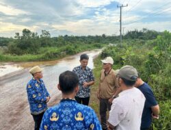 Warga Keluhkan Akses Jalan Rusak, Wabup Yus Bawa DPUPR Tinjau Lapangan