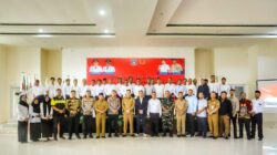 Foto bersama Bupati Bangka Barat Markus dengan pengurus Koni yang baru, usai pelantikan di Gedung Serba Guna Mentok, Senin (20/10/2025). (Ist/ Diskominfo Babar)