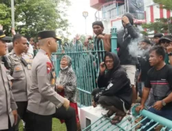 Temui Massa Aksi Unjuk Rasa di Kantor PT. Timah, Kapolda Babel Imbau Masyarakat Tertib dan Tak Anarkis