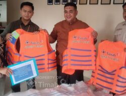 Peduli Keselamatan Nelayan, PT Timah Tbk Salurkan Puluhan Life Jacket