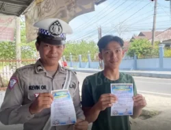 Operasi Zebra Menumbing 2025: Satlantas Polres Bangka Bagikan Brosur Keselamatan Berlalu Lintas