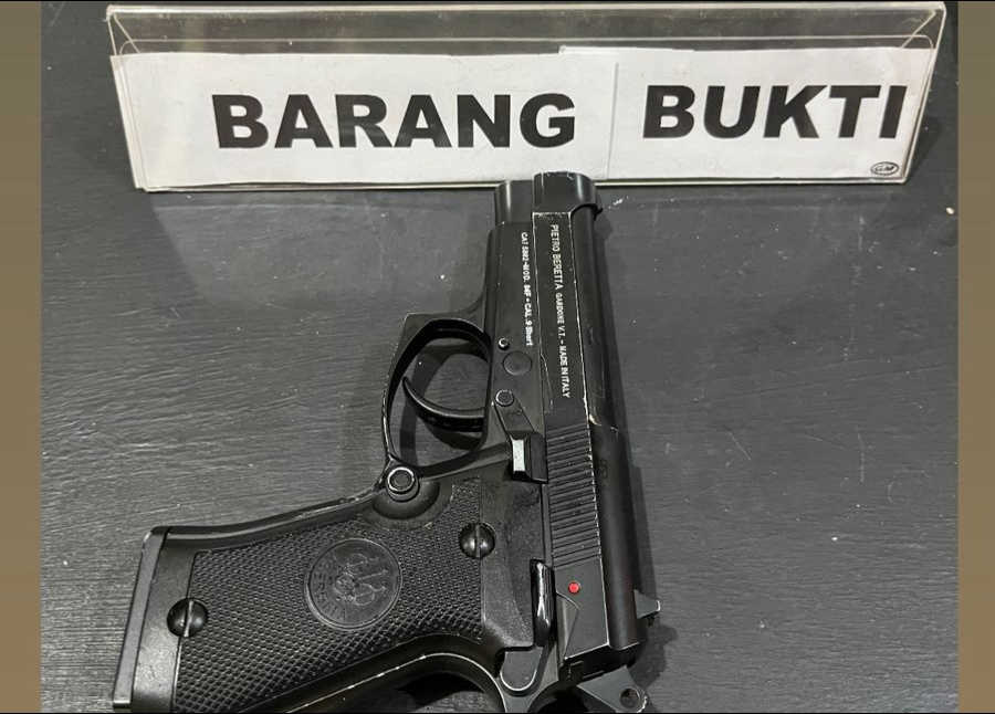 Pistol Airsoft Gun yang digunakan diduga pelaku untuk mengancam korban. (Ist)