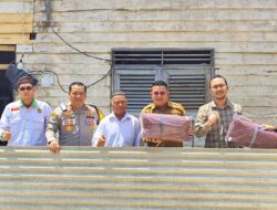 Bupati Basel Turun Langsung Salurkan Bantuan untuk Warga Terdampak Cuaca Ekstrem di Toboali