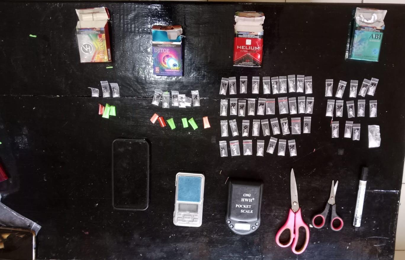 Pelaku diamankan Polsek Tempilang bersama Barang Bukti sabu siap edar. Ist/ humas Polres Babar. 