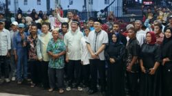 Rudianto Tjen, buka puasa bersama masyarakat di Kecamatan Mentok, Kabupaten Bangka Barat. (Babelhits.com/Ura)