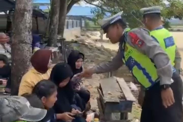 Personel Polres Bangka Barat gelar Patroli di sejumlah tempat wisata di wilayah hukumnya. (Ist)